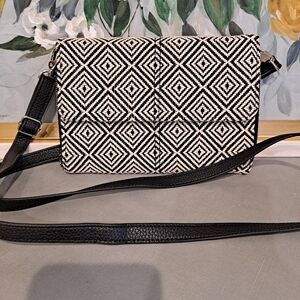 Thirty-One Black White Diamond Geometric Tapestry Weave Crossbody Wallet Bag